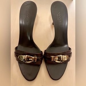 Gucci gold monogram leather open toe mule heels with buckle